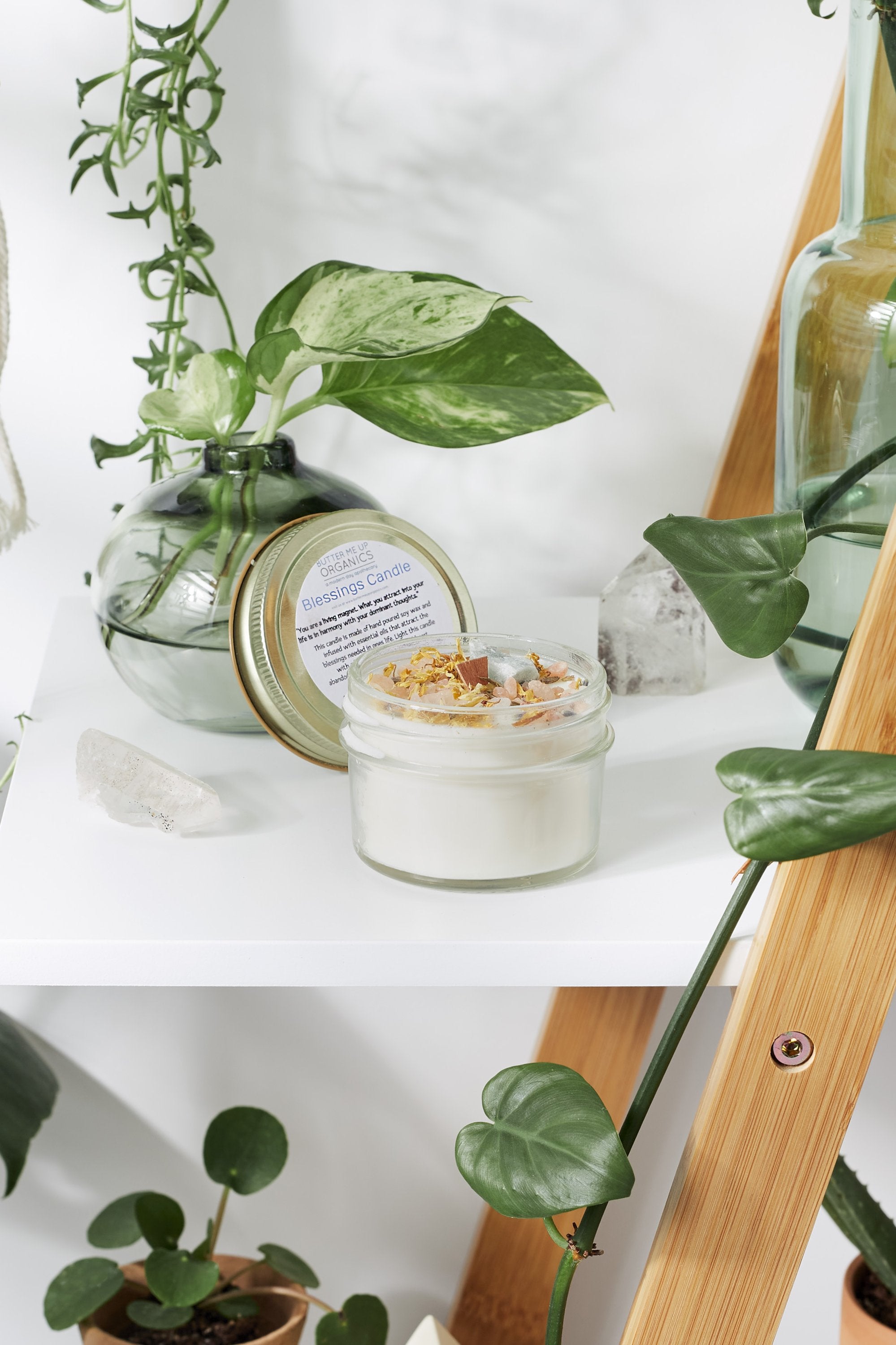 Blessings Intention Candle – Hand-Poured Soy Candle with Green Fluorite & Organic Essential Oil