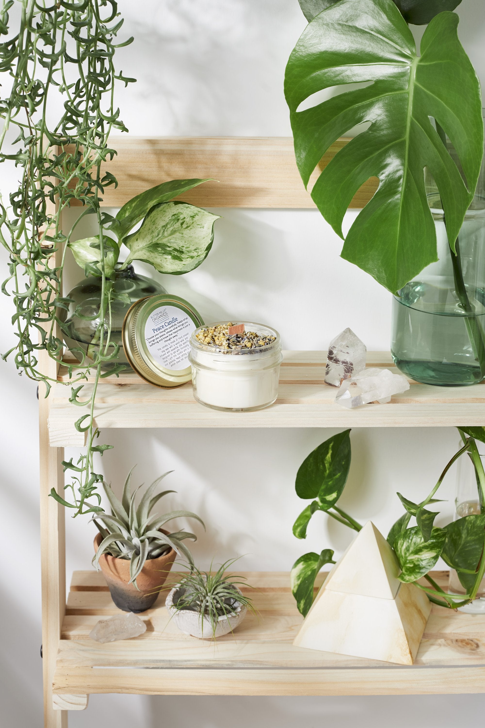 Serenity Candle – Lavender & Chamomile Crystal Intention Candle