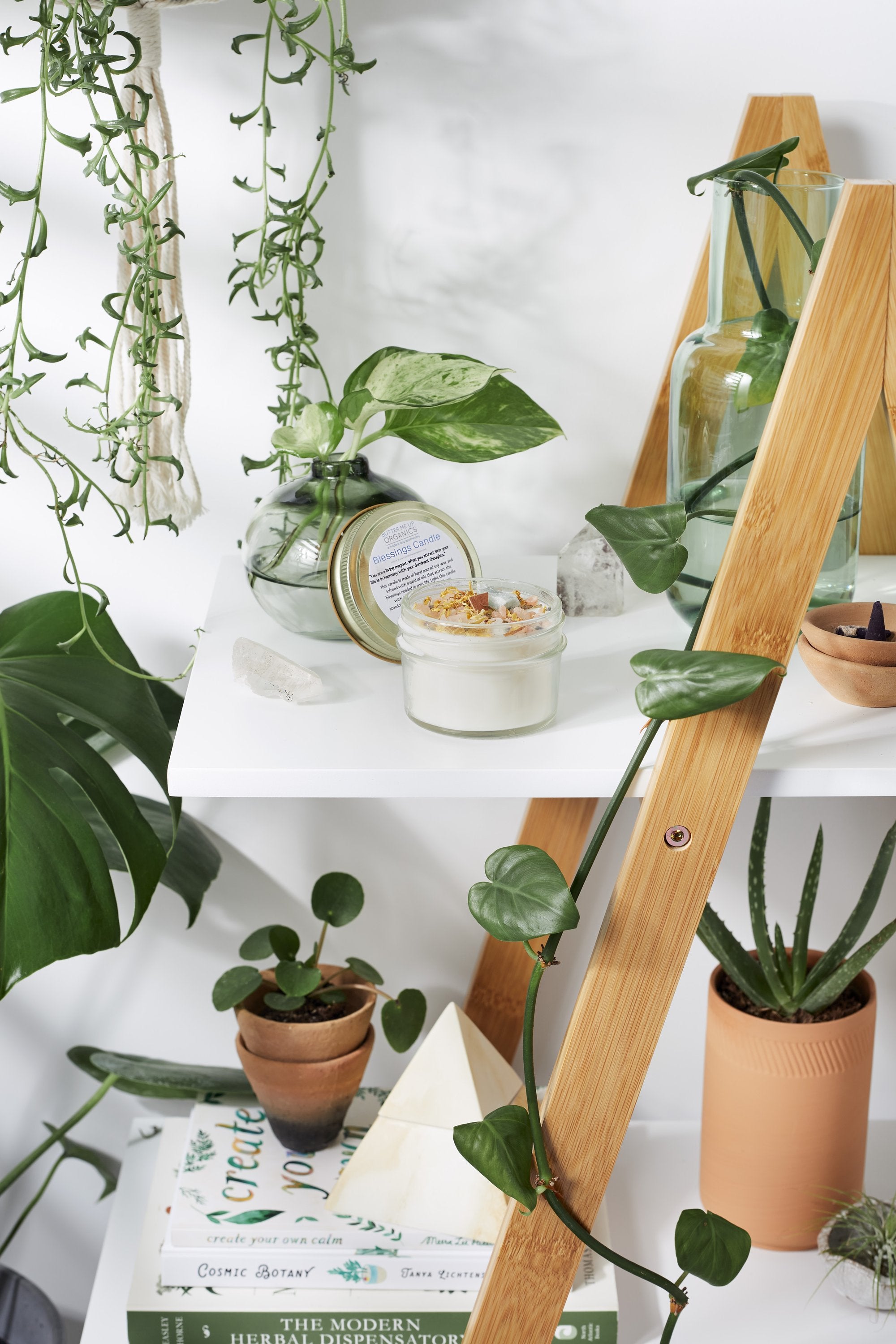 Blessings Intention Candle – Hand-Poured Soy Candle with Green Fluorite & Organic Essential Oil